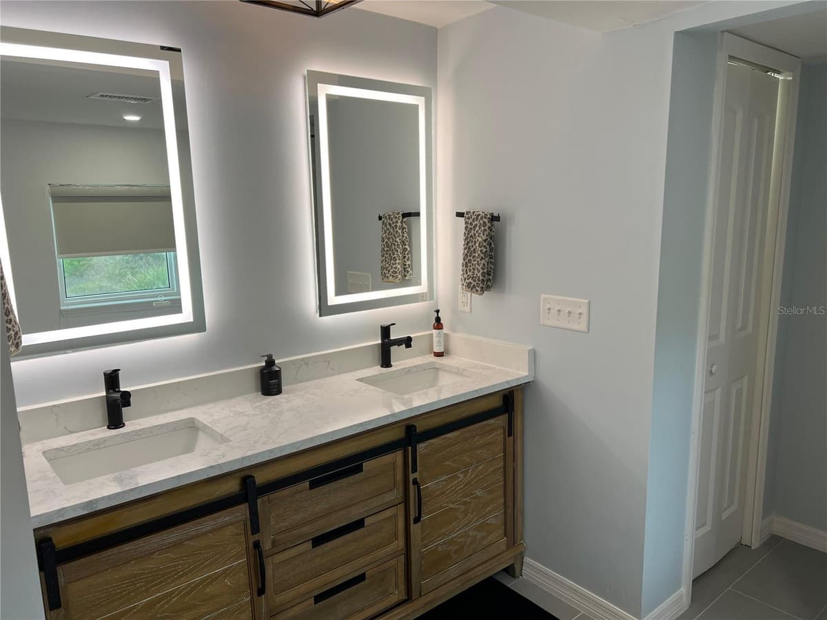 511 PORPOISE POINT DRIVE — photo 10 of 17