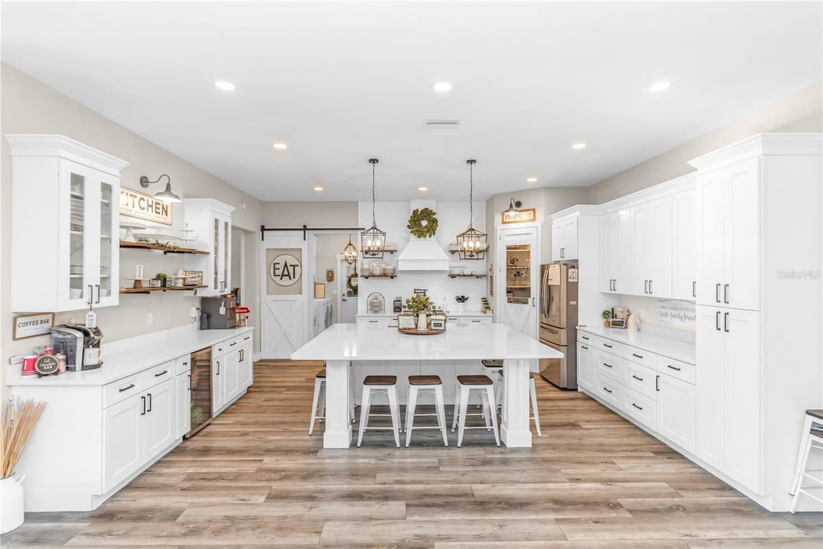171 RIVER OAKS DRIVE — photo 8 of 44