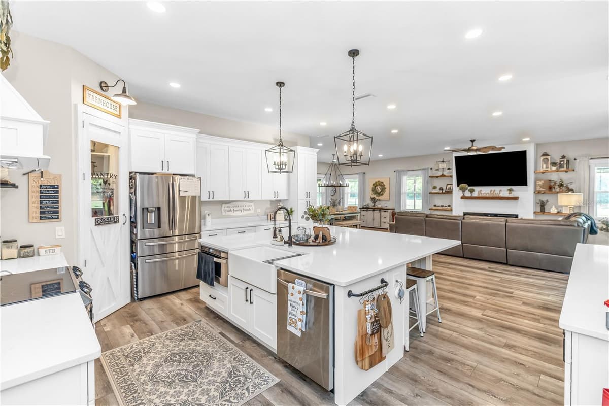 171 RIVER OAKS DRIVE — photo 10 of 44