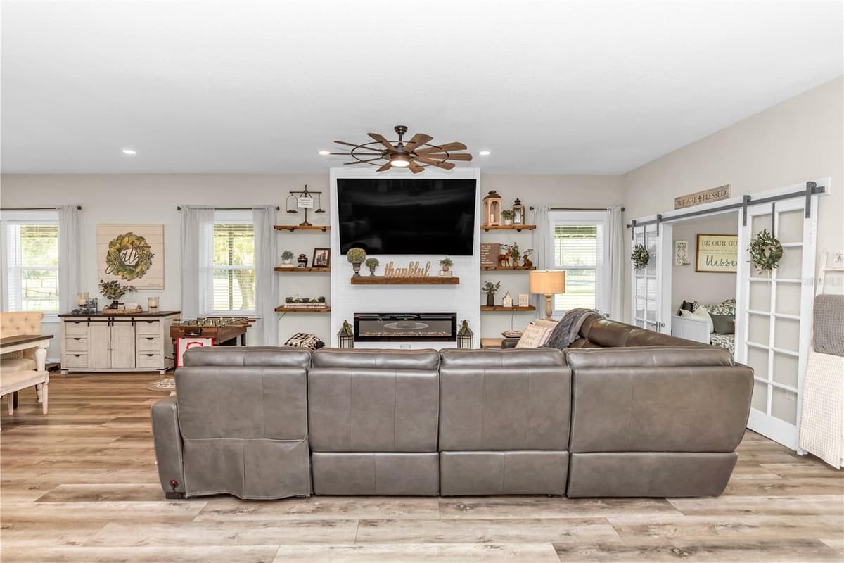 171 RIVER OAKS DRIVE — photo 13 of 44