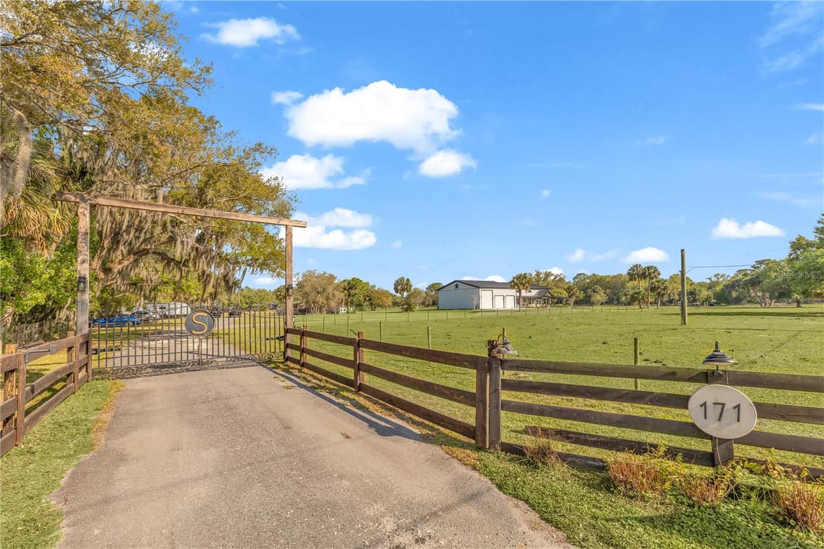 171 RIVER OAKS DRIVE — photo 3 of 44