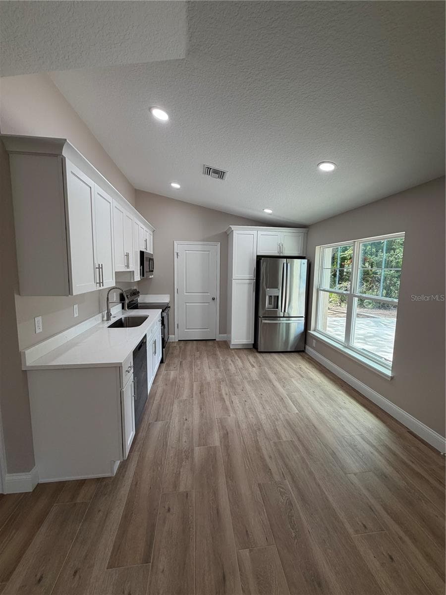 1438 LAKE HARNEY — photo 8 of 18