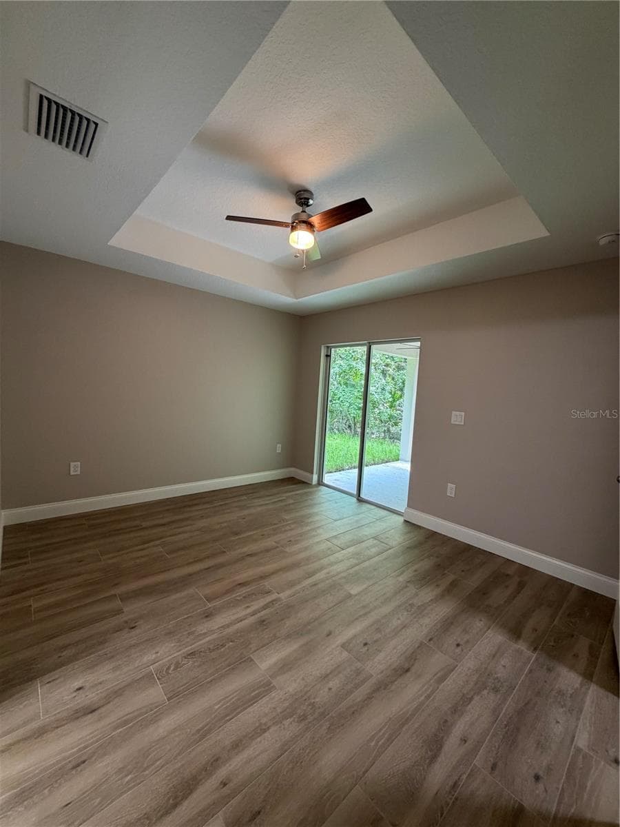 1438 LAKE HARNEY — photo 11 of 18