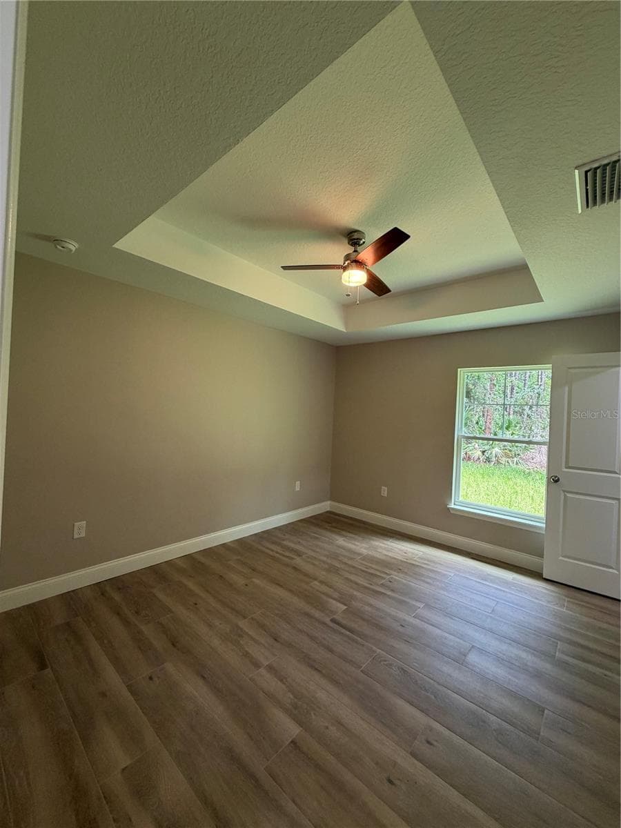 1438 LAKE HARNEY — photo 15 of 18