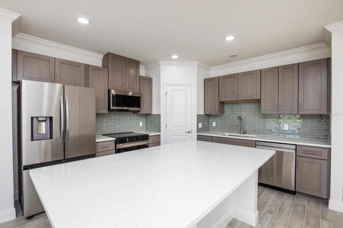 10536 FOUNTAIN PALM CIRCLE — photo 3 of 37