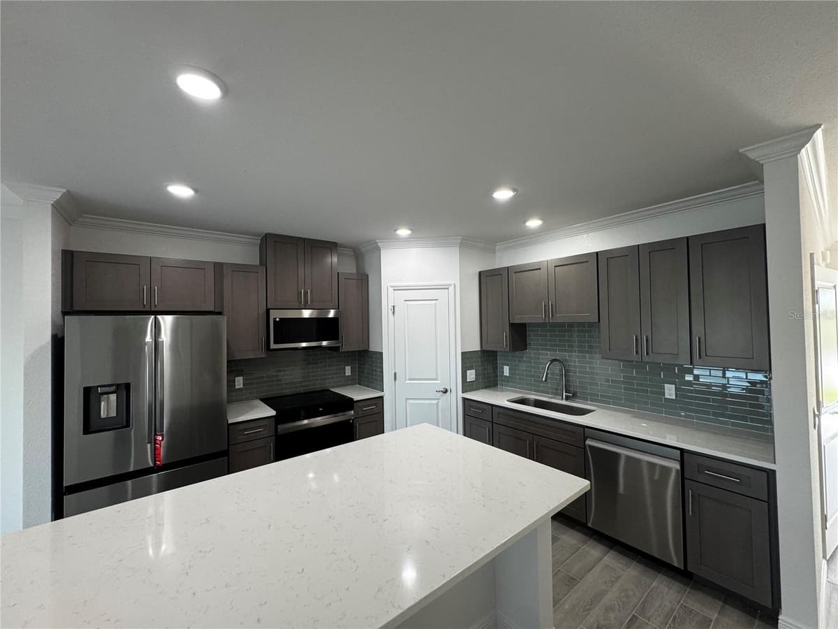 10536 FOUNTAIN PALM CIRCLE — photo 4 of 37