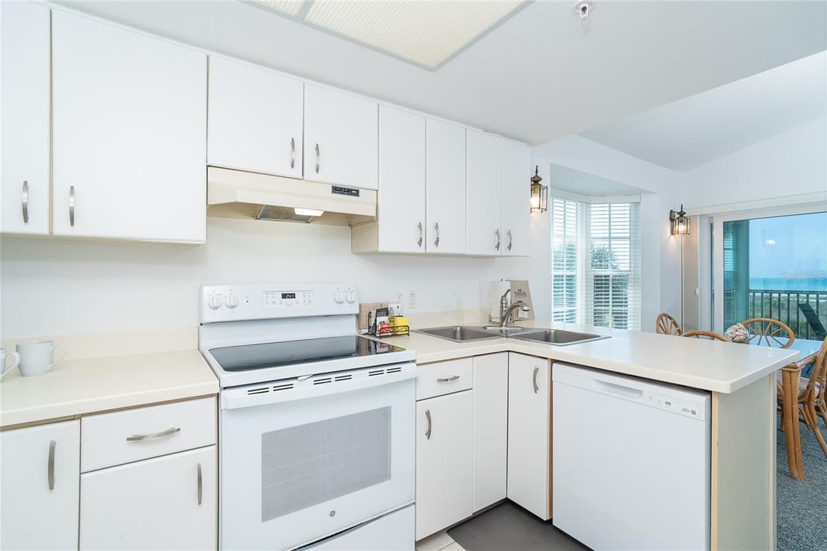 7438 PALM ISLAND DRIVE — photo 12 of 29