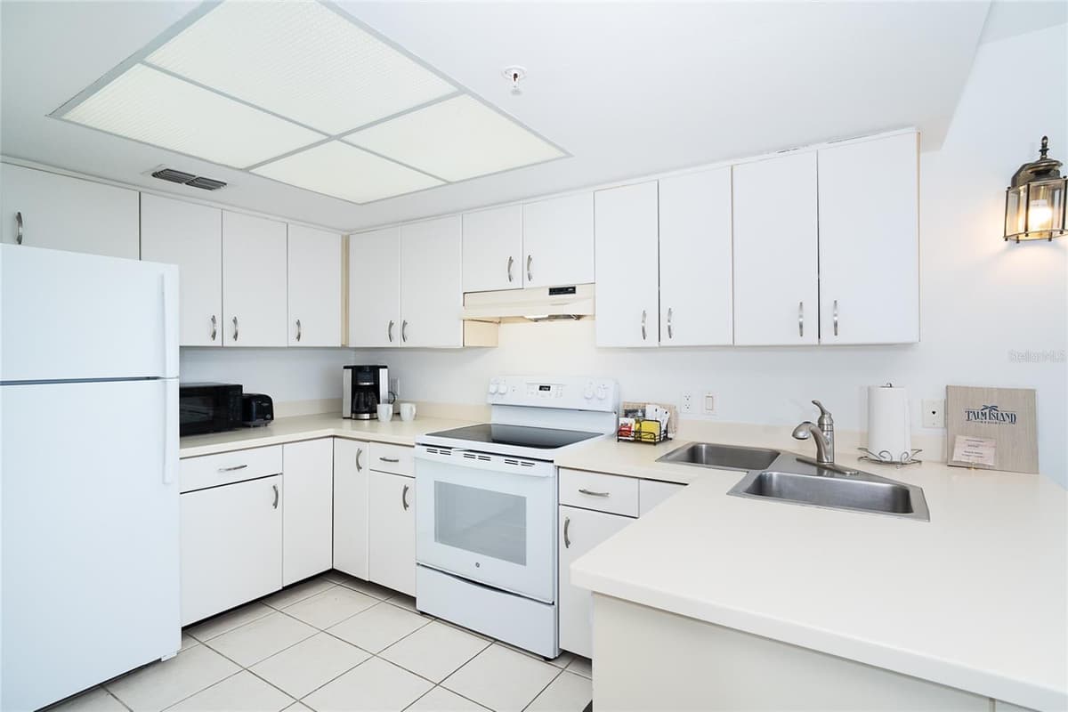 7438 PALM ISLAND DRIVE — photo 10 of 29