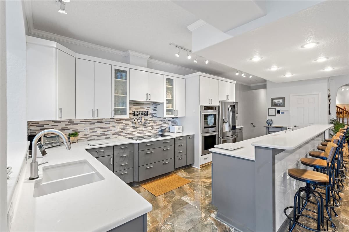 830 PINELLAS BAYWAY — photo 10 of 61
