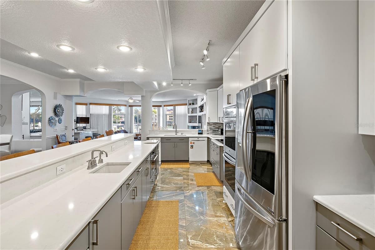 830 PINELLAS BAYWAY — photo 9 of 61