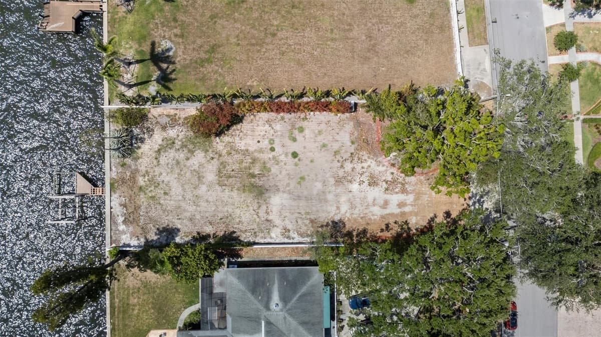 214 BLANCA AVENUE — photo 14 of 47