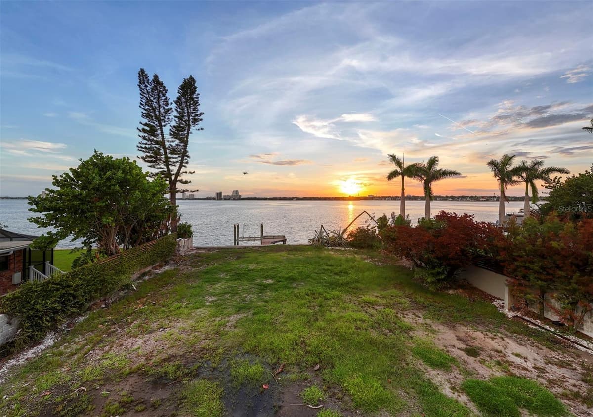 214 BLANCA AVENUE — photo 9 of 47