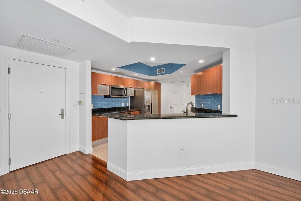 231 RIVERSIDE DRIVE — photo 28 of 54