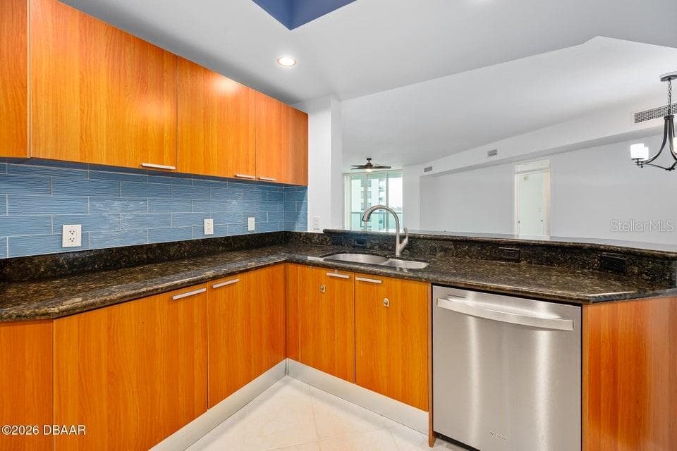 231 RIVERSIDE DRIVE — photo 31 of 54