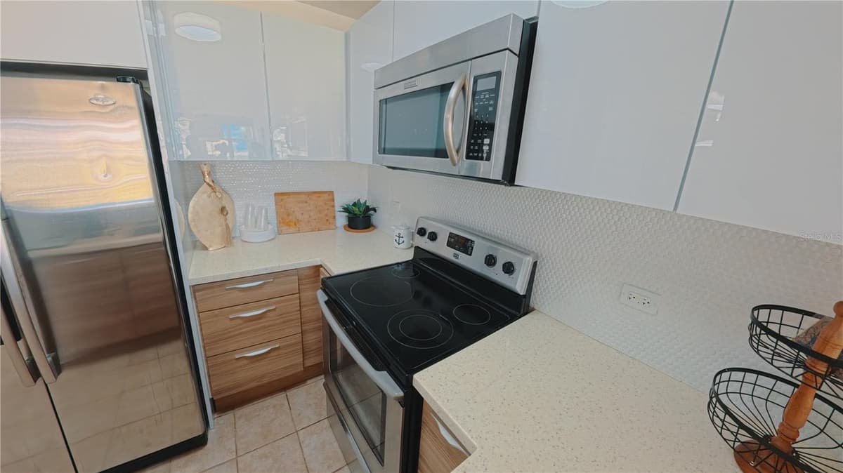 400 COND. HAUDIMAR BEACH APARTMENTS, EDIF. F — photo 12 of 47