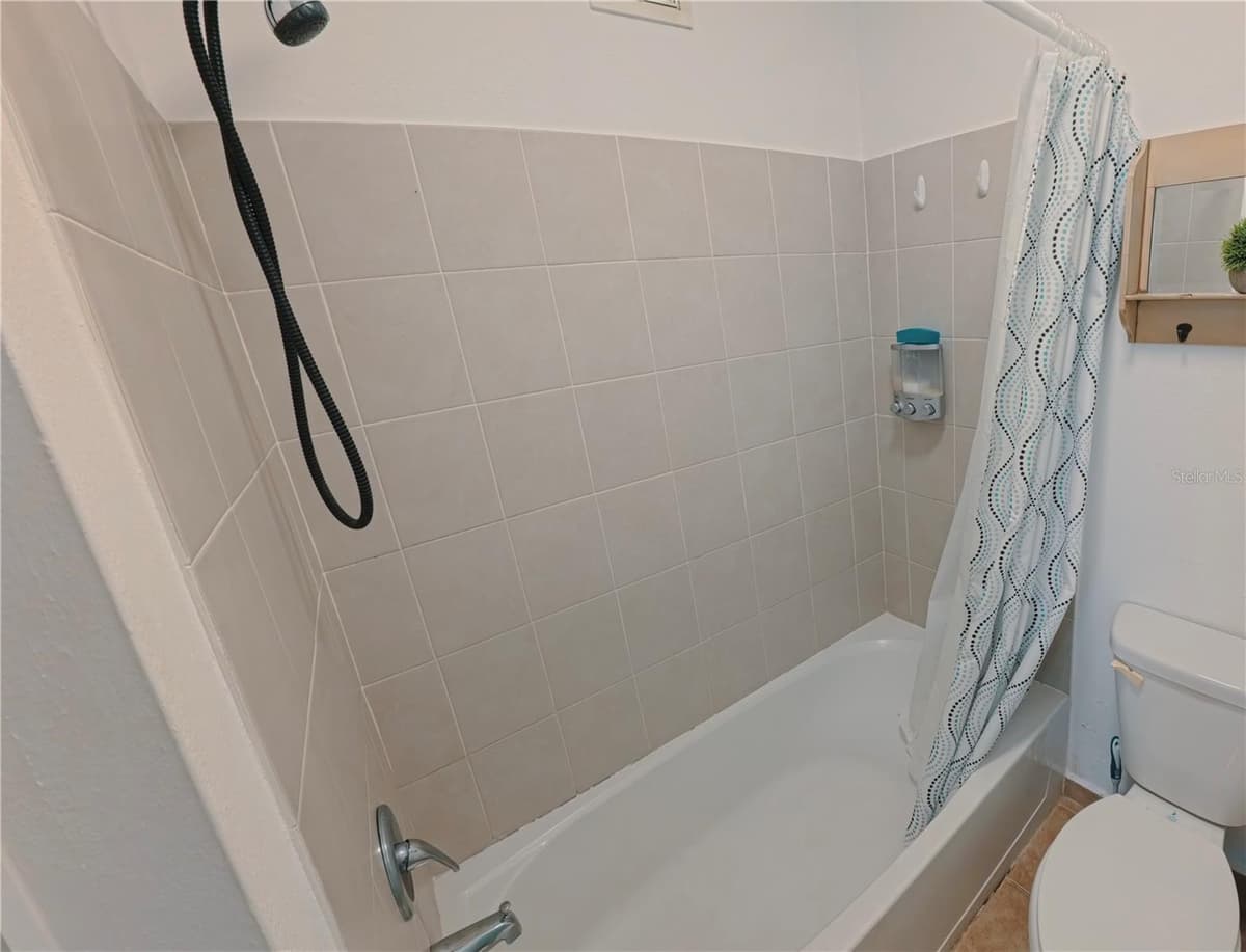 400 COND. HAUDIMAR BEACH APARTMENTS, EDIF. F — photo 20 of 47