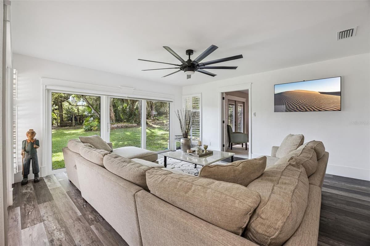 312 WATERWOOD DRIVE — photo 8 of 52