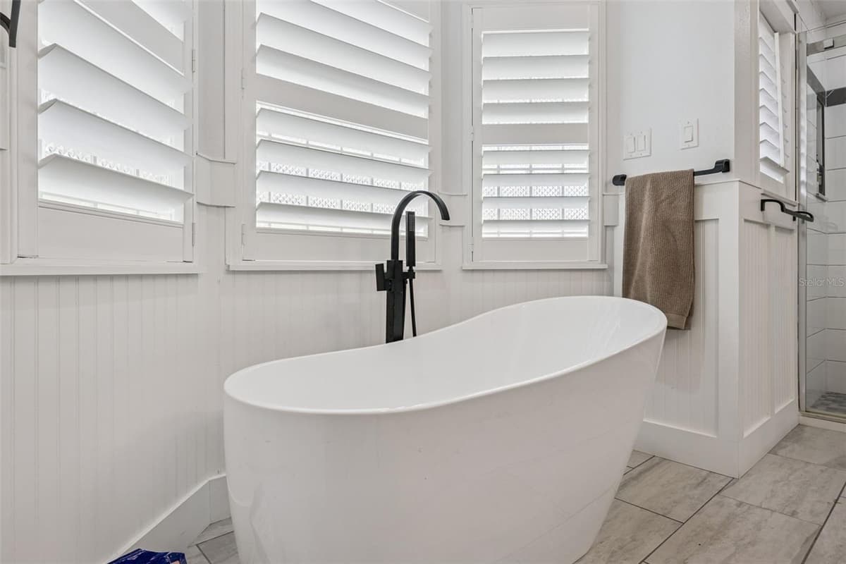 312 WATERWOOD DRIVE — photo 22 of 52