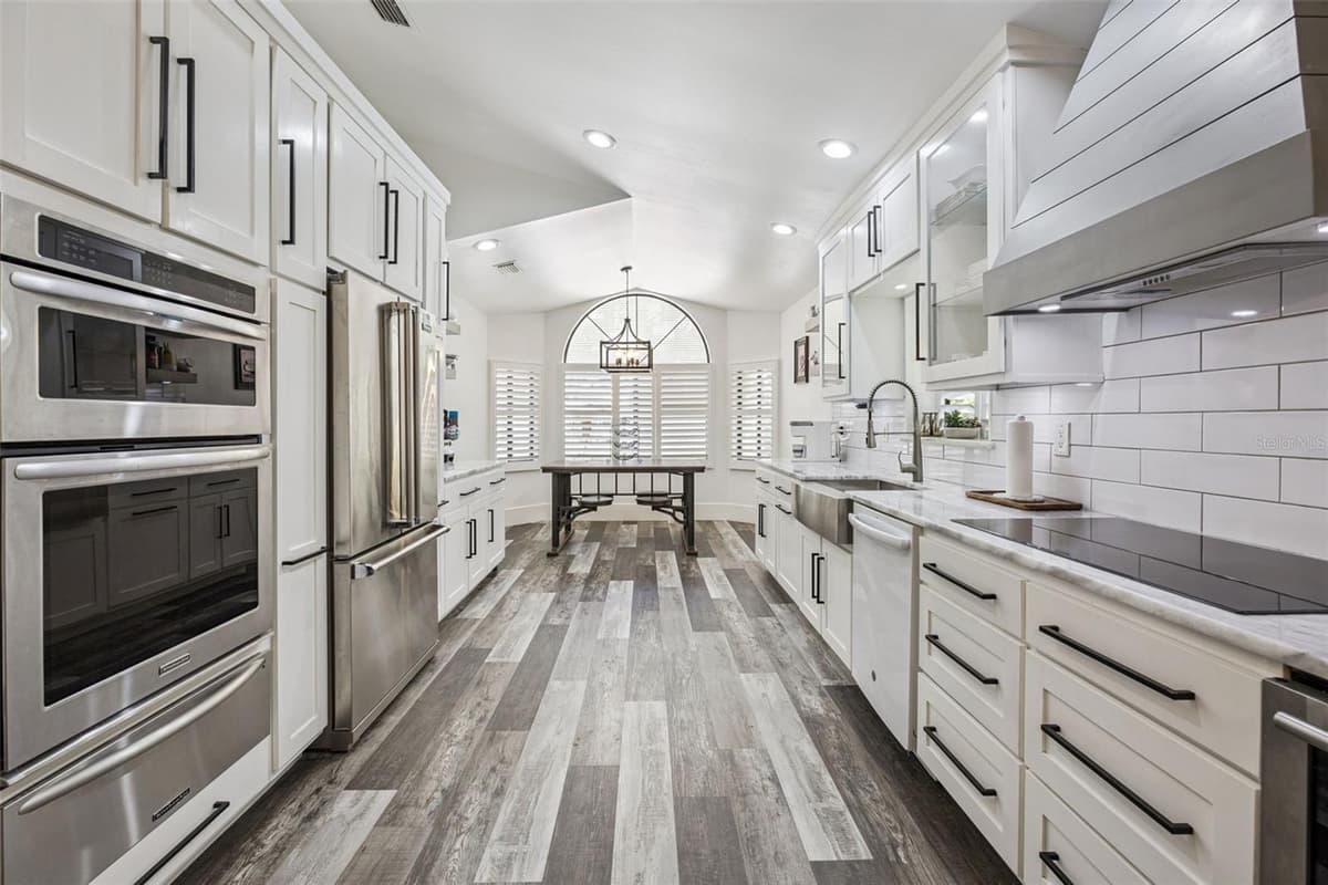 312 WATERWOOD DRIVE — photo 9 of 52