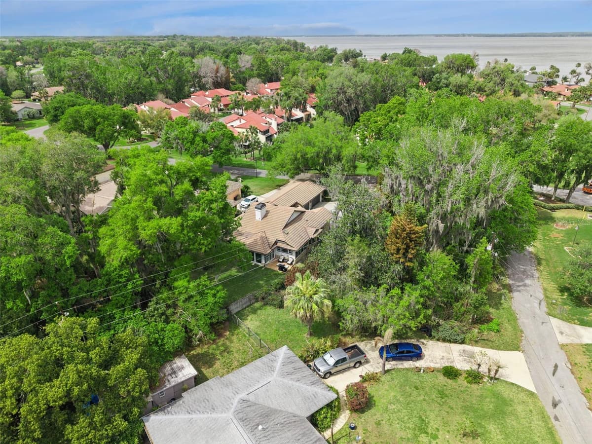 312 WATERWOOD DRIVE — photo 45 of 52