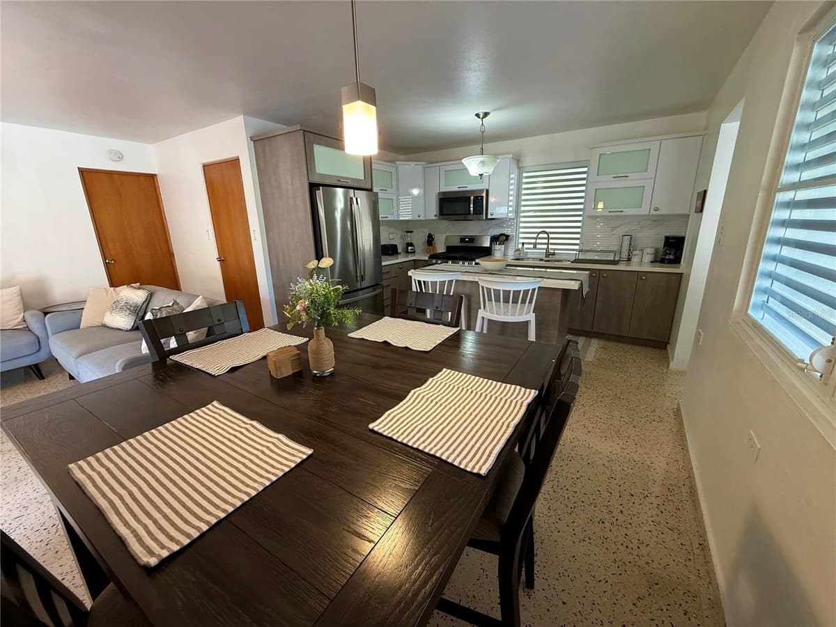 carr #3 JUST 1 MINUTE BEACH — photo 16 of 35