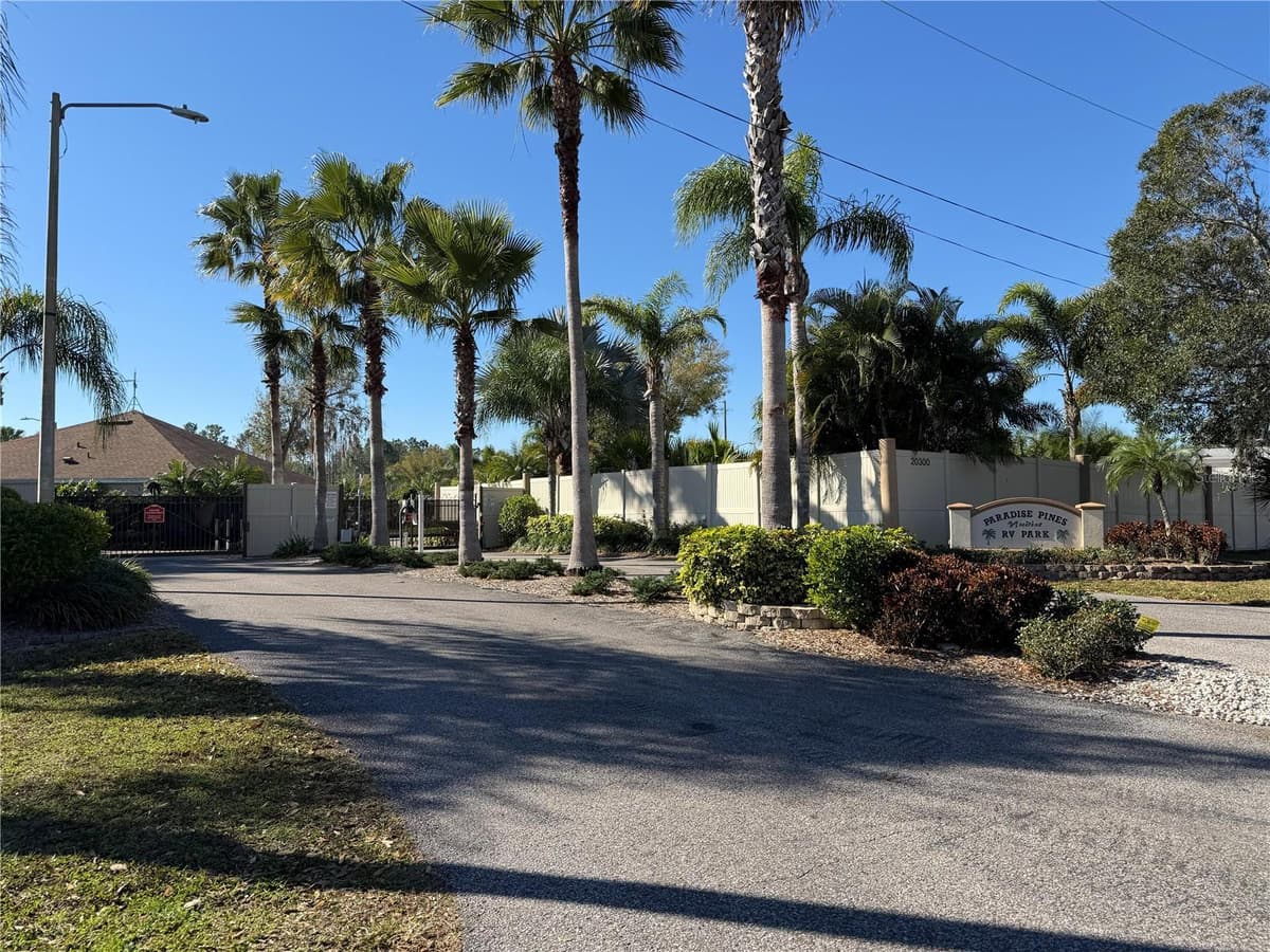 20300 LEONARD ROAD — photo 4 of 51