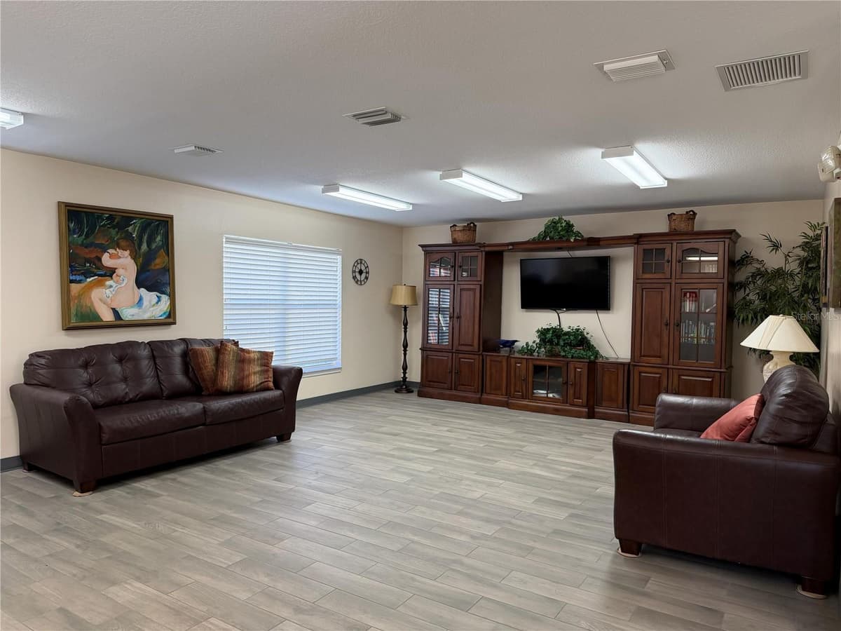 20300 LEONARD ROAD — photo 47 of 51