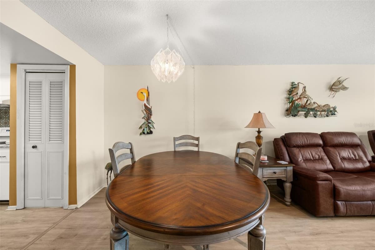 117 COUNTRY CLUB DRIVE — photo 5 of 23