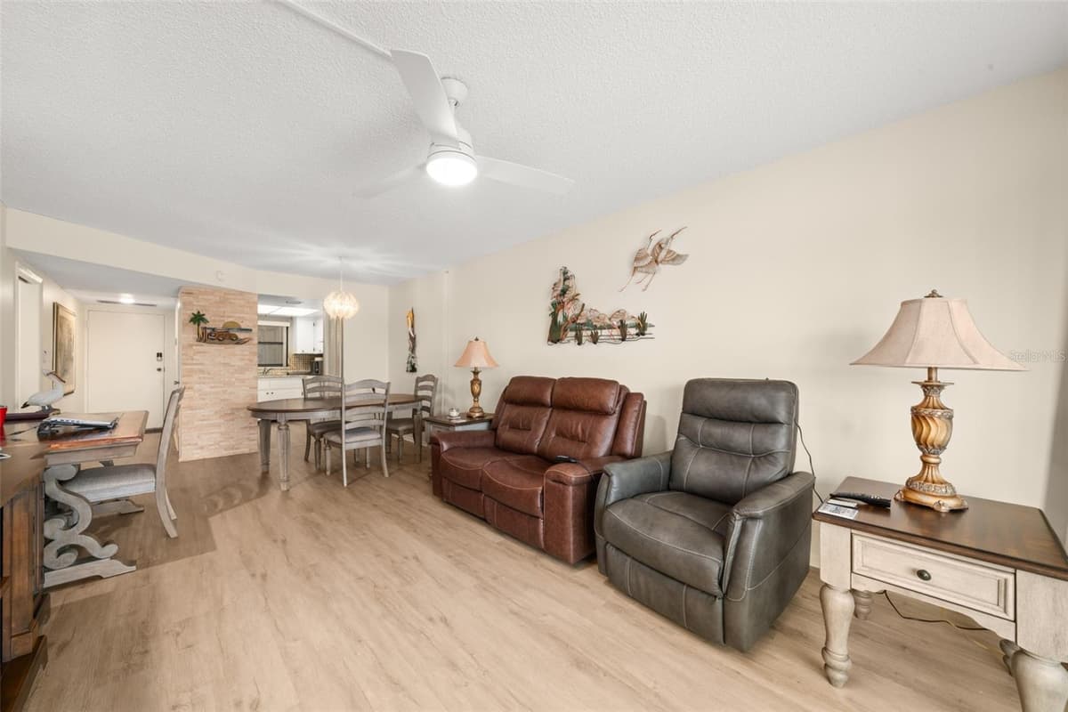 117 COUNTRY CLUB DRIVE — photo 8 of 23