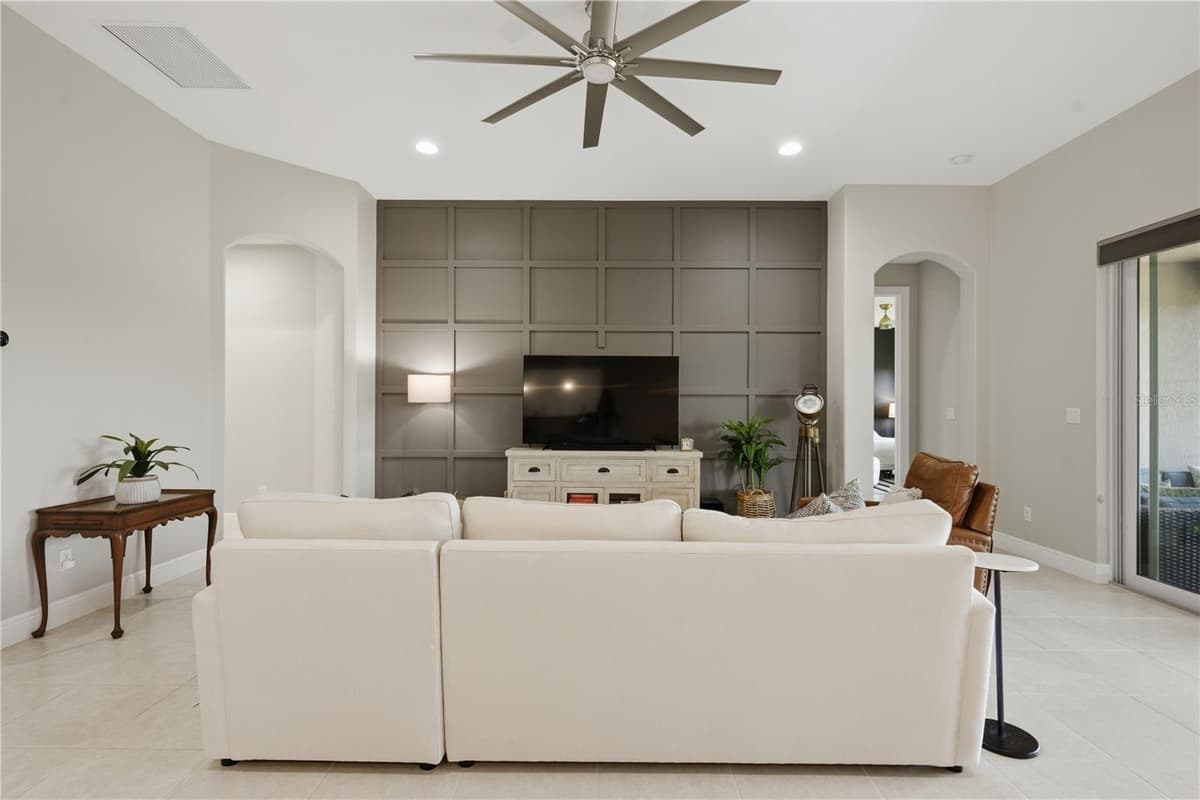 1650 SEGOVIA CIRCLE — photo 4 of 34