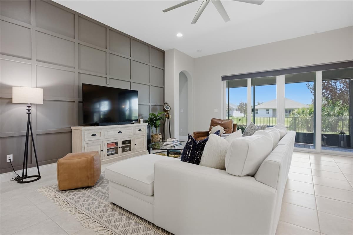 1650 SEGOVIA CIRCLE — photo 1 of 34