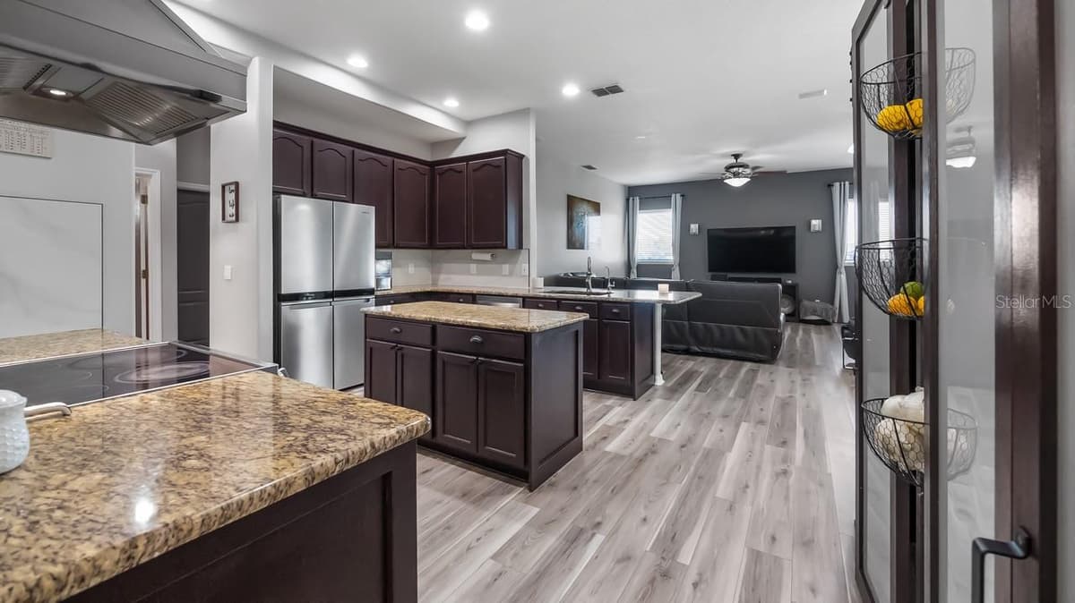 7351 SPRING MOUNTAIN LANE — photo 18 of 70