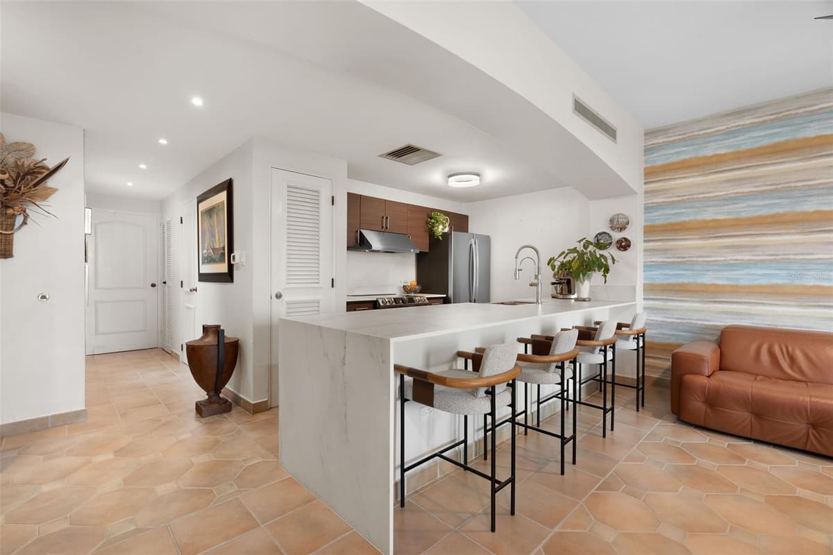 1000 AVENUE EL CONQUISTADOR — photo 11 of 29