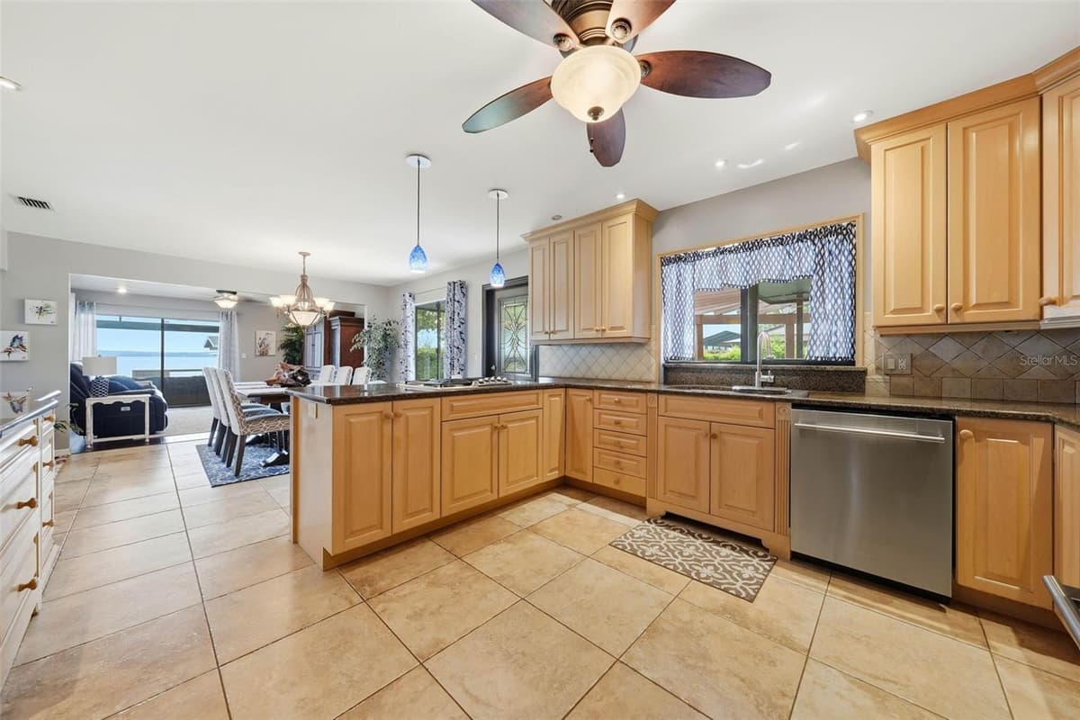 29116 BEAUCLAIRE DRIVE — photo 10 of 64