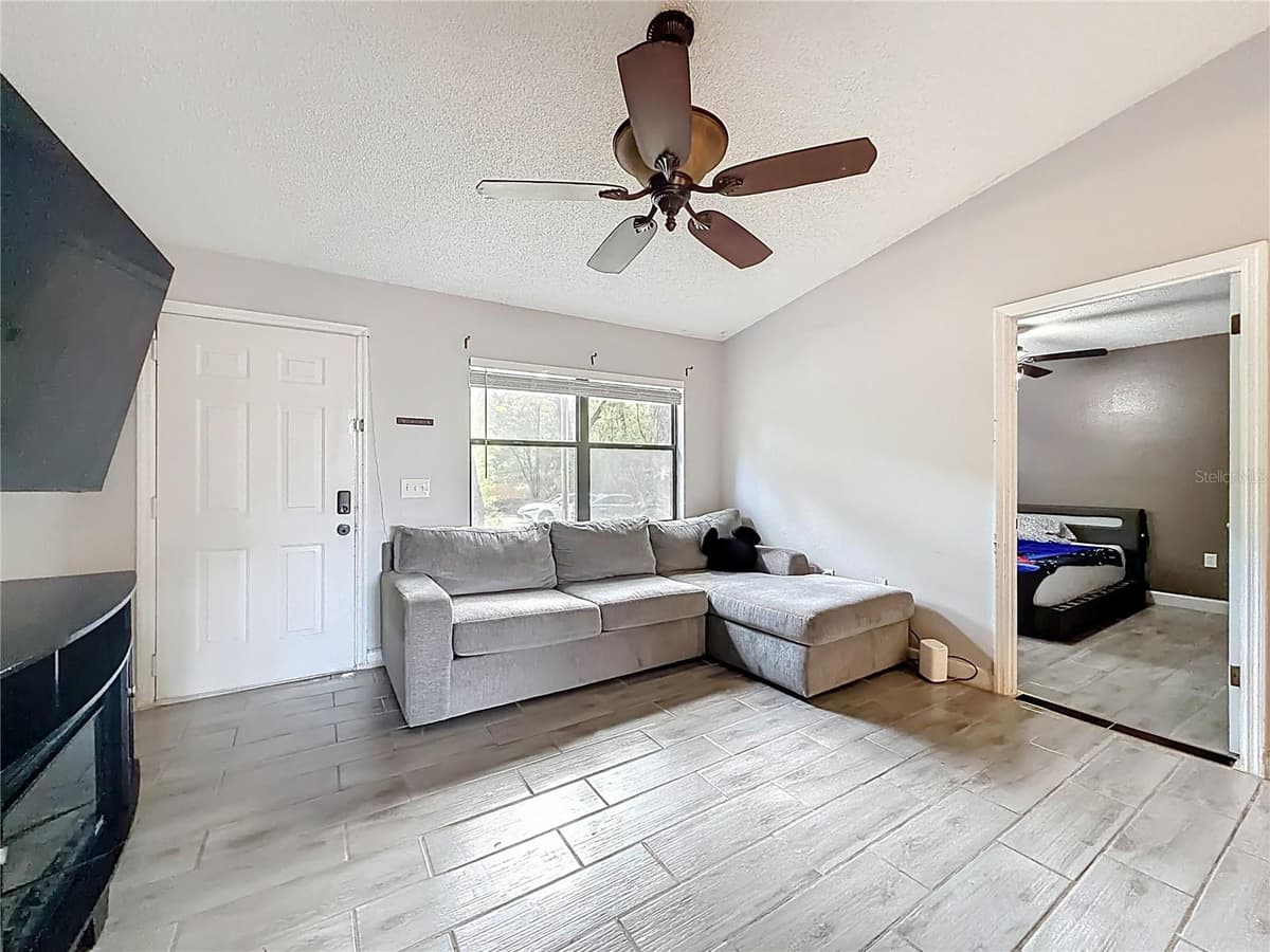 31427 GHENT AVENUE — photo 10 of 40