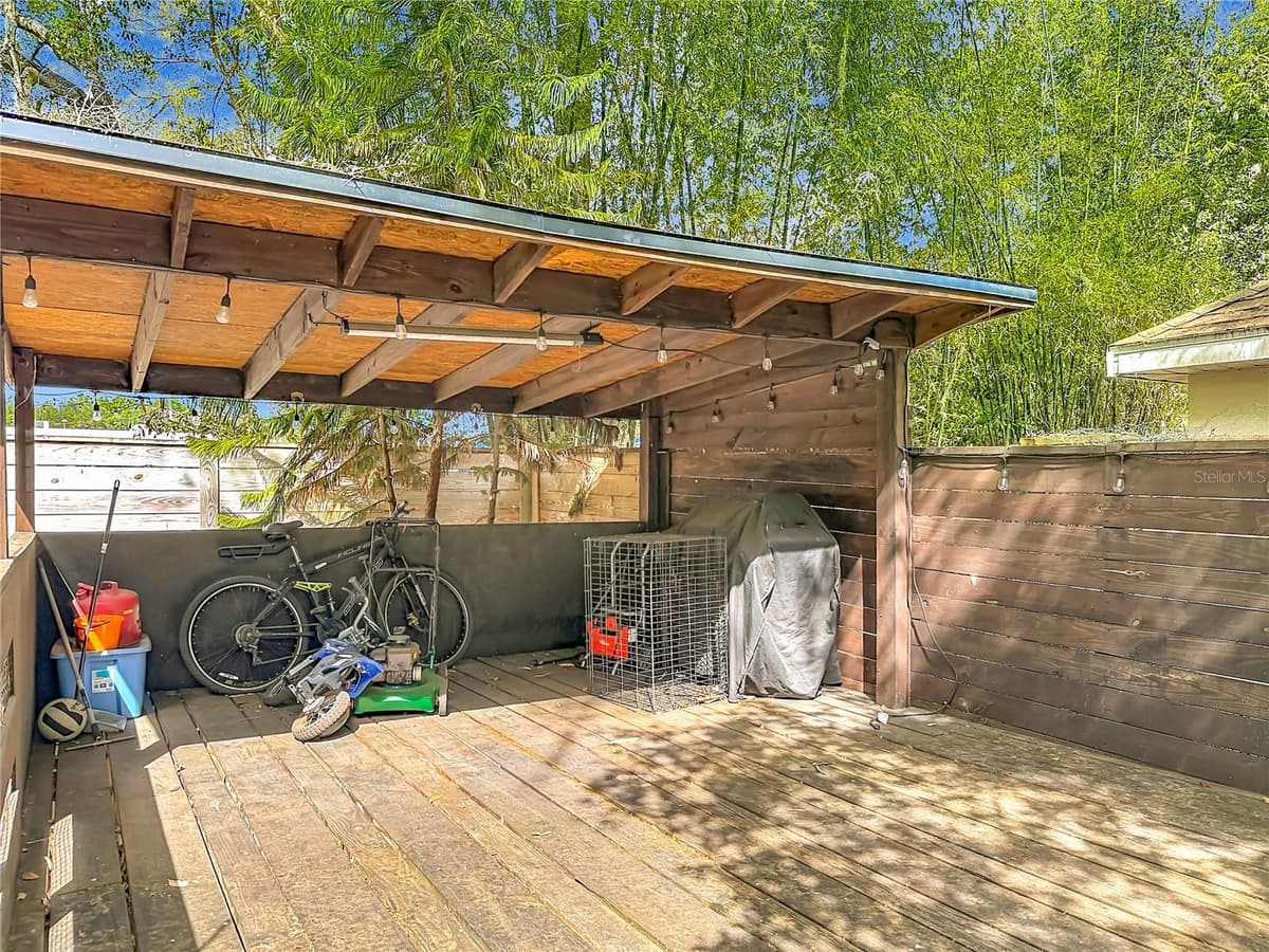 31427 GHENT AVENUE — photo 30 of 40