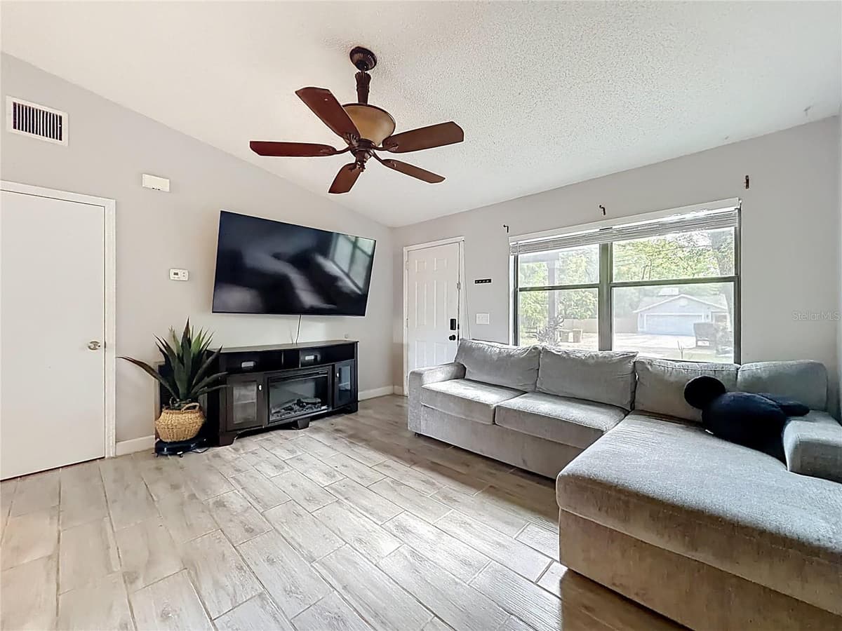 31427 GHENT AVENUE — photo 11 of 40