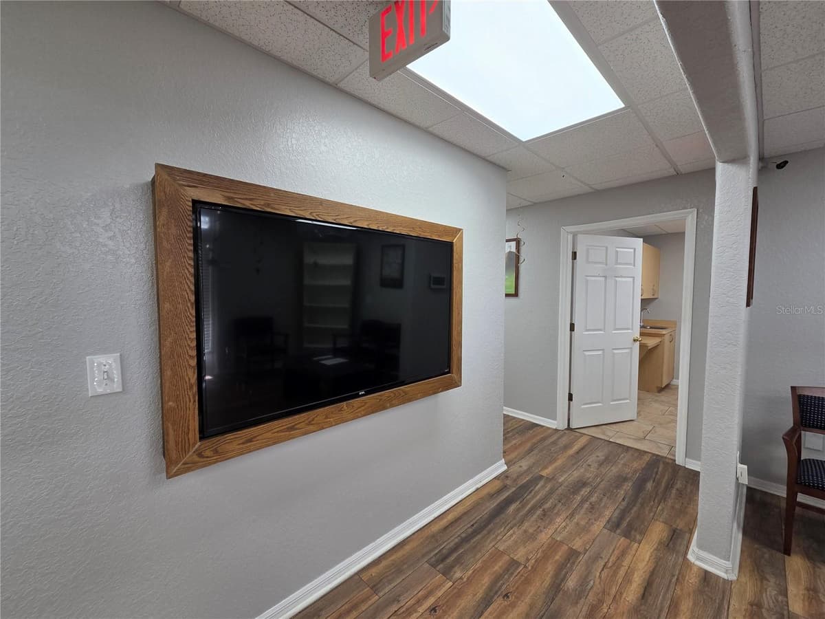 141 OAKWOOD AVENUE — photo 11 of 31