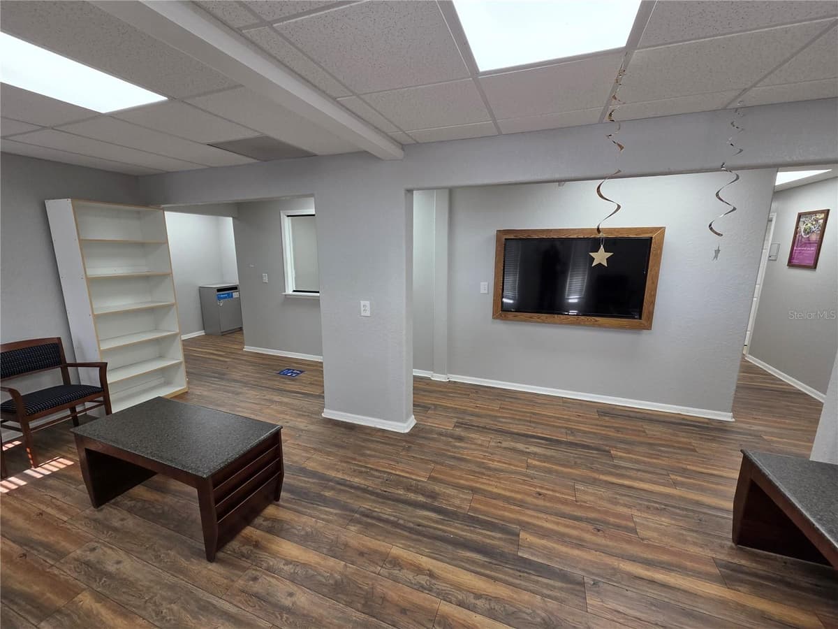 141 OAKWOOD AVENUE — photo 9 of 31