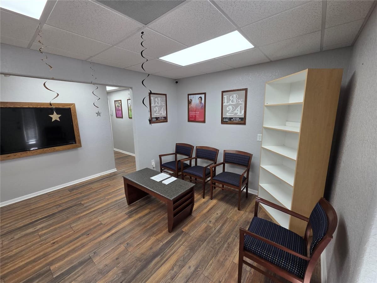 141 OAKWOOD AVENUE — photo 8 of 31