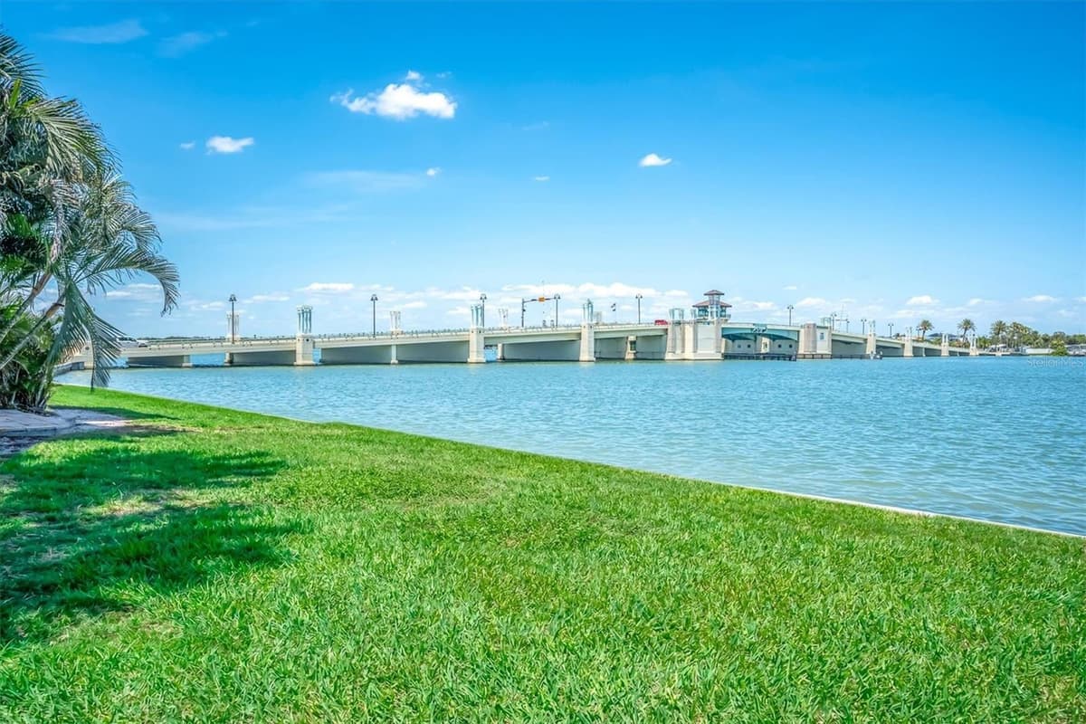 450 TREASURE ISLAND CAUSEWAY — photo 35 of 41
