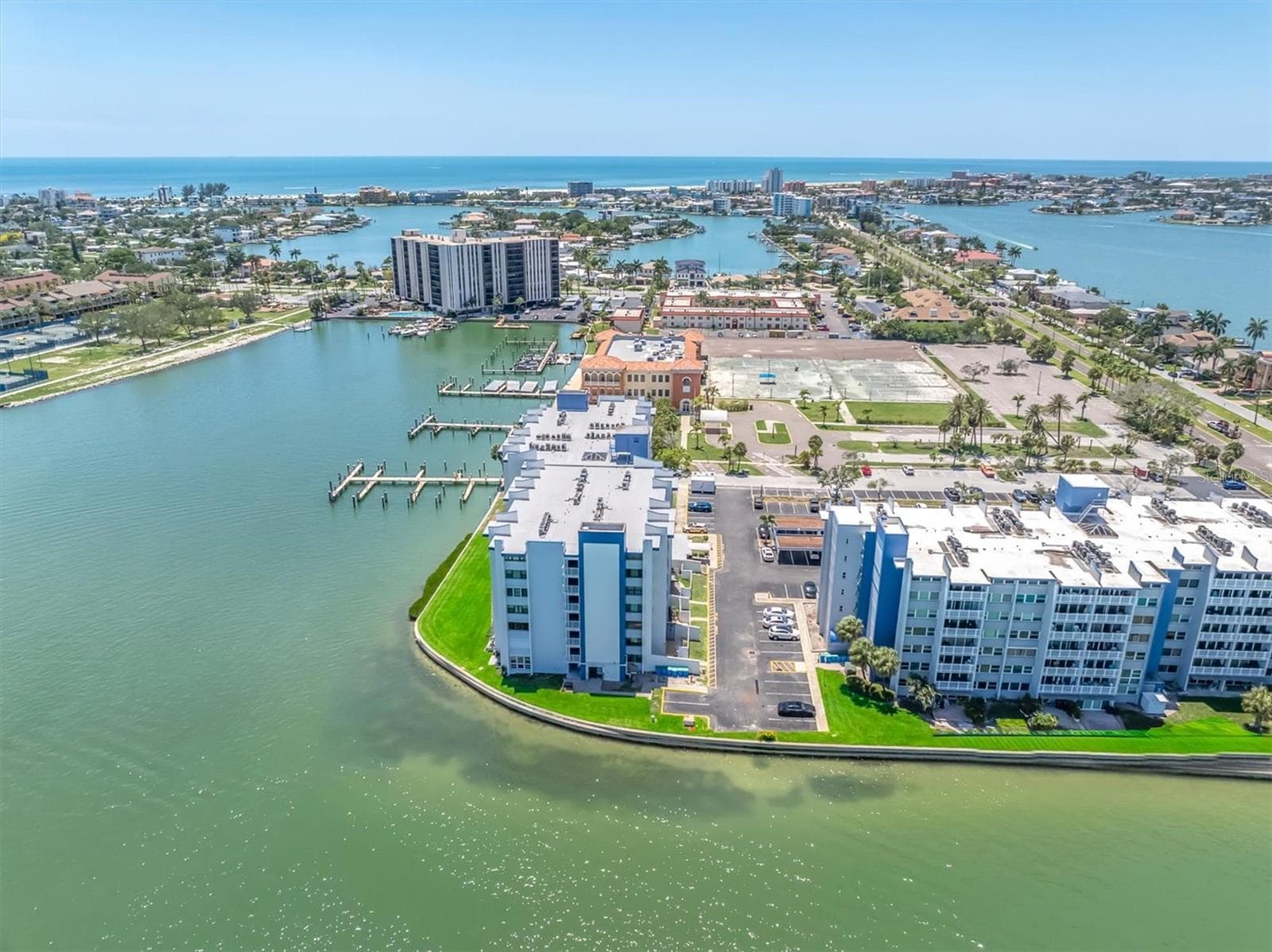 450 TREASURE ISLAND CAUSEWAY — photo 32 of 44