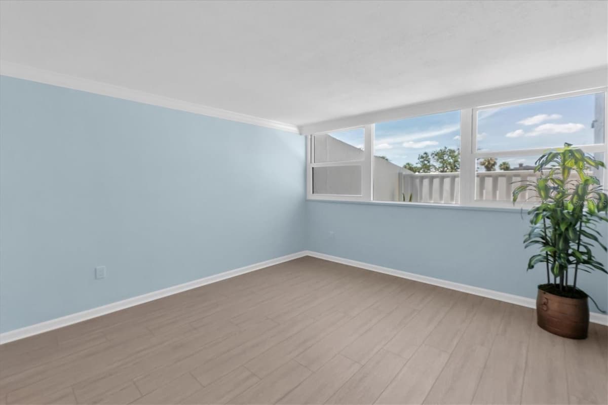 450 TREASURE ISLAND CAUSEWAY — photo 16 of 41