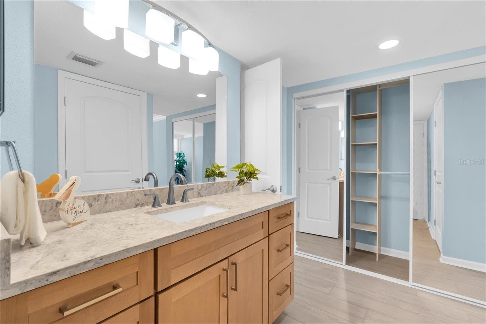 450 TREASURE ISLAND CAUSEWAY — photo 21 of 44