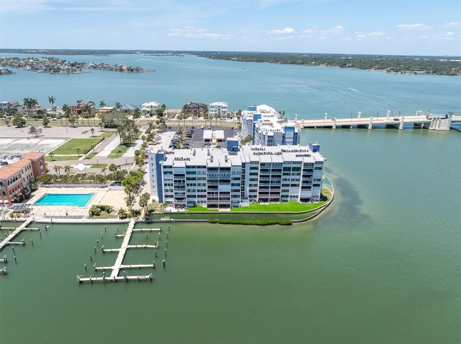 450 TREASURE ISLAND CAUSEWAY — photo 35 of 44