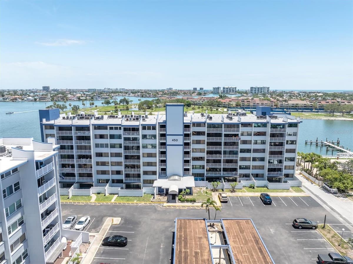 450 TREASURE ISLAND CAUSEWAY — photo 30 of 41