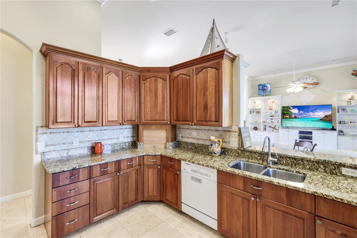 15930 CATALPA COVE DRIVE — photo 17 of 54