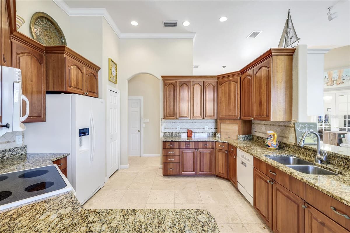 15930 CATALPA COVE DRIVE — photo 14 of 54