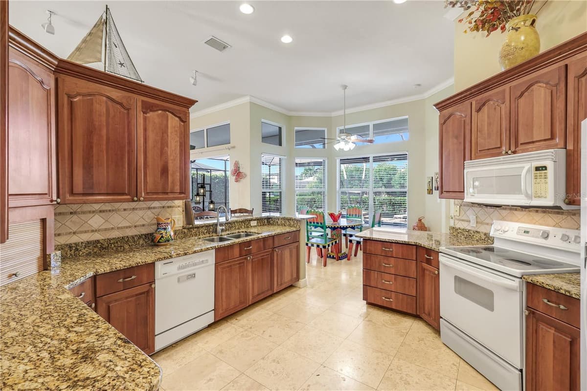 15930 CATALPA COVE DRIVE — photo 15 of 54