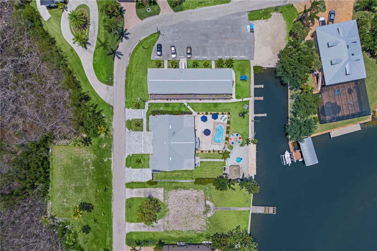 12200 SHOREVIEW DRIVE — photo 19 of 88